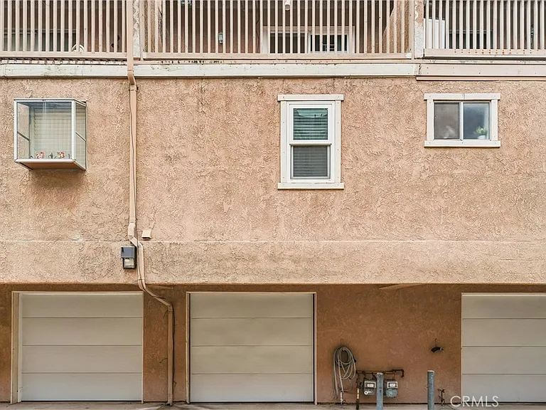 334 S Walnut Ave #D-11 — Photo 23