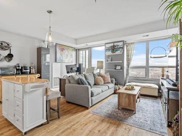 929 Portland Ave APT 908, Minneapolis, MN 55404