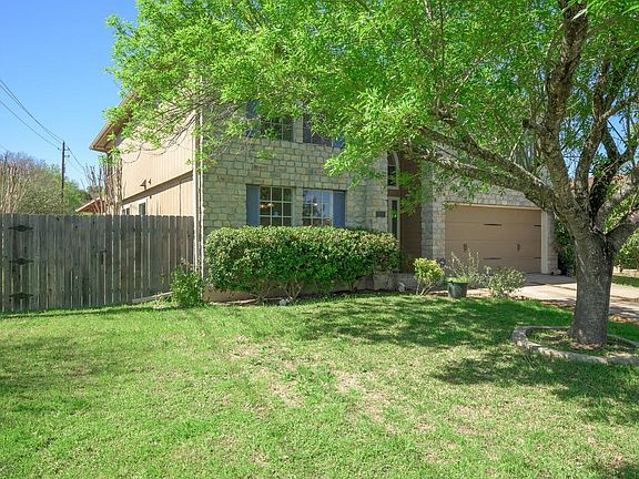 2nd image of 8806 Piney Creek Bnd