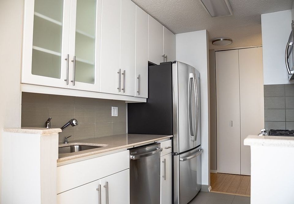 1st image of 520 2nd Ave APT 21B