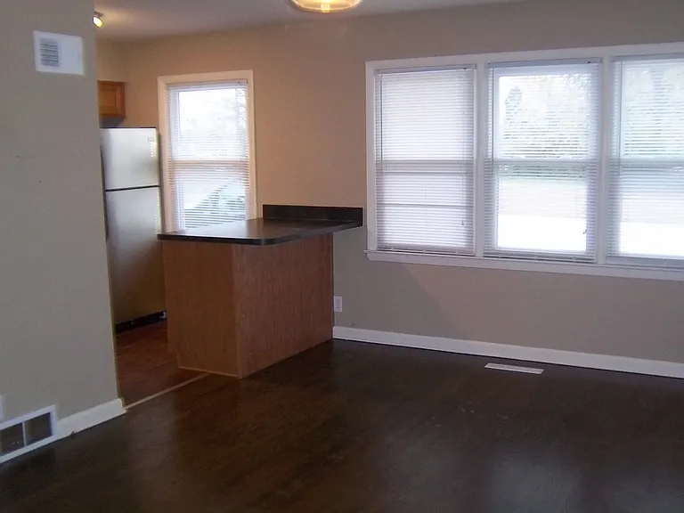 7111 N Chatham Ave — Photo 23