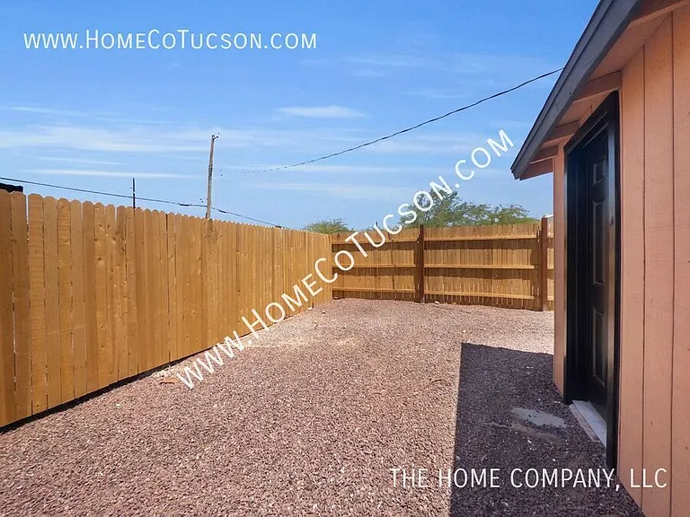 2425 N Goyette Ave #A — Photo 19