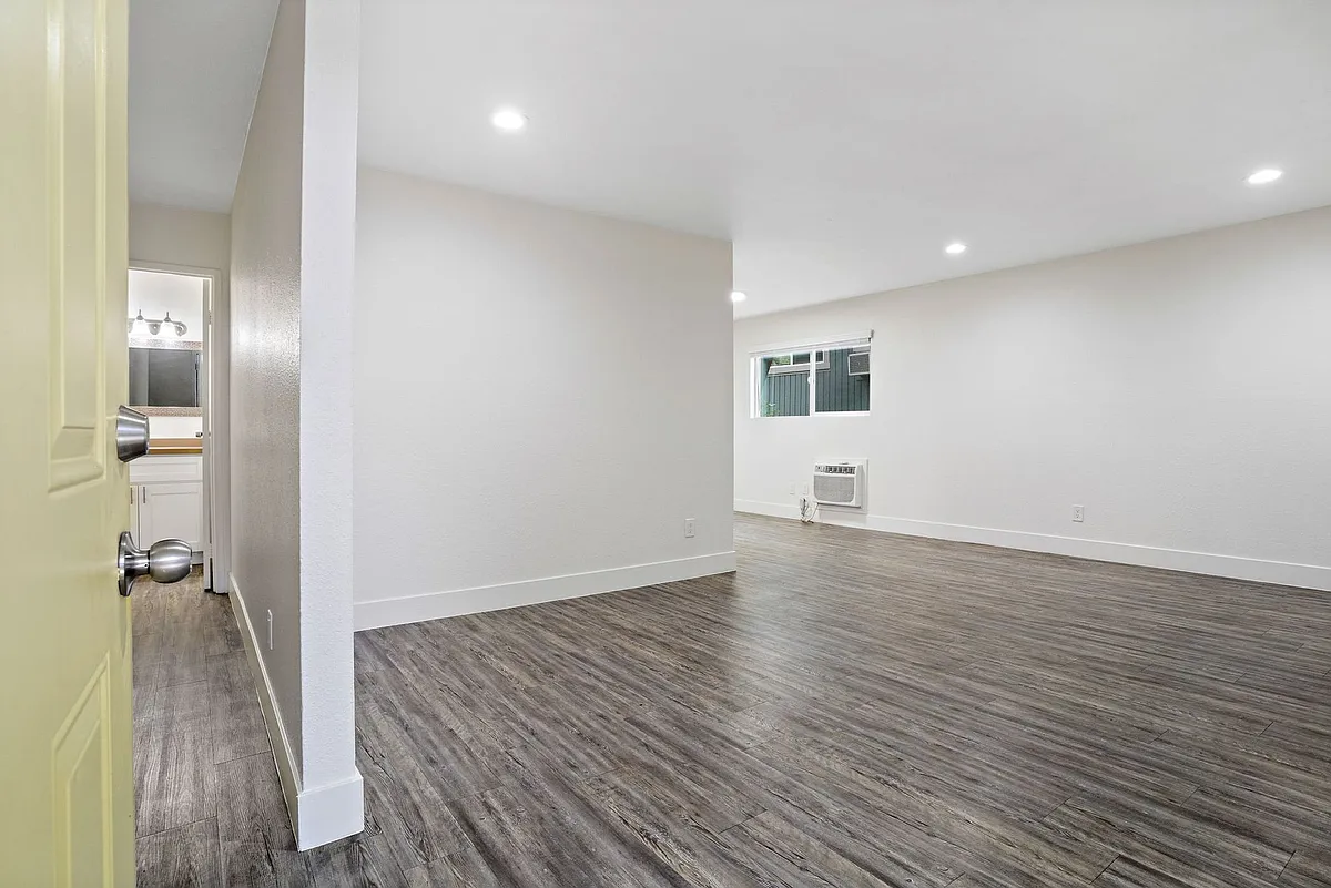 Building Photo - FH - Hilltop Apartments