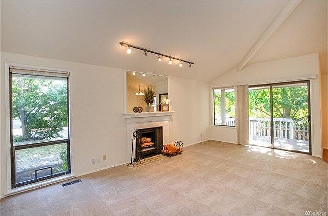 living room. FP is now electric.