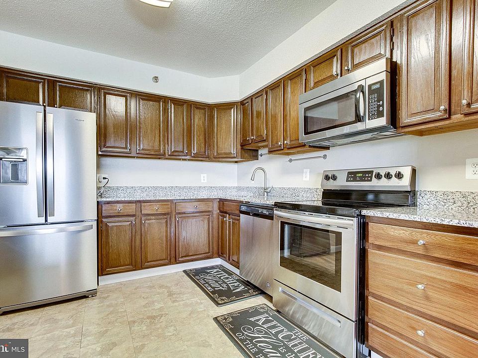 1st image of 3709 S George Mason Dr APT 913