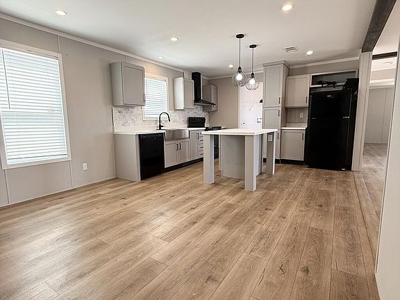 3rd image of 2132 Bonham St