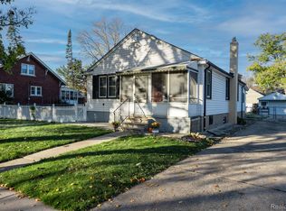 31665 Eckstein St, Warren, MI 48092