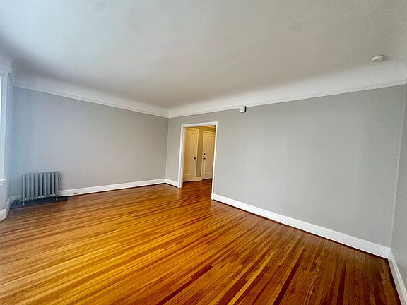 4th image of 3045 Franklin St #103