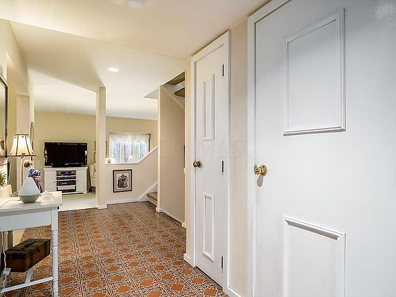 3rd image of 146 Glen Cir