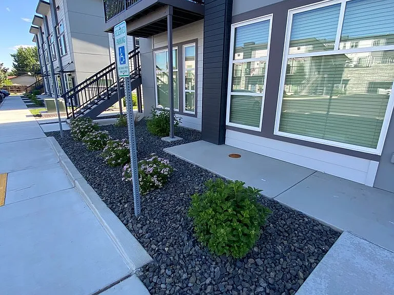 200 Canyon Pkwy — Photo 16