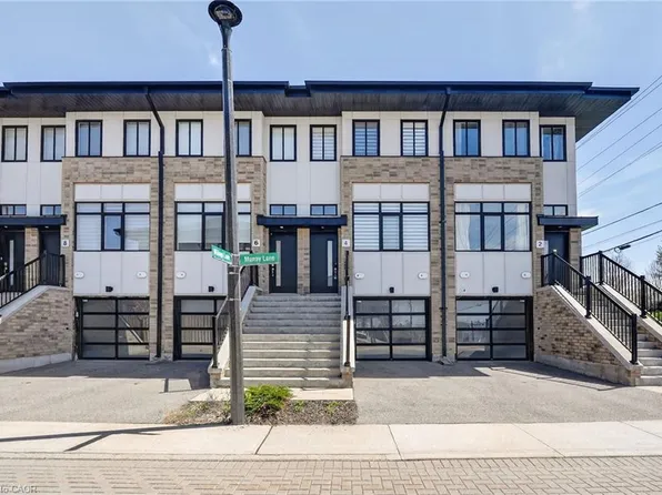 4 Munay Ln, Hamilton, ON L9G 0H3