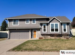 13801 Springview Dr, Papillion, NE 68133