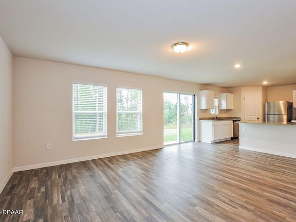 2nd image of 18 Poinsettia Ln