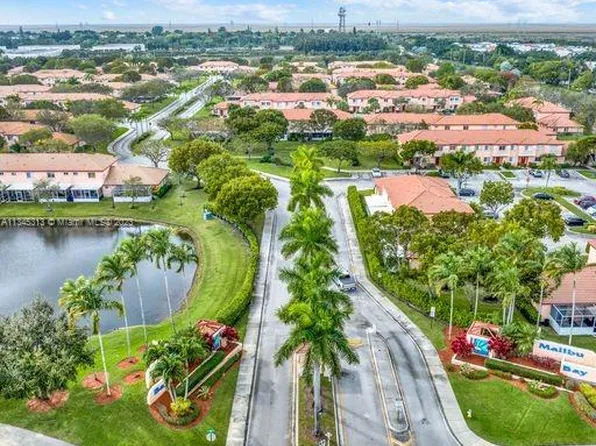 733 NW 208th Ter, Pembroke Pines, FL 33029