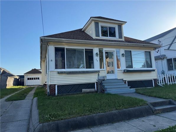 28 Richland Rd, Cranston, RI 02910