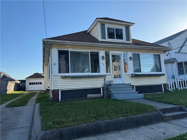 28 Richland Rd, Cranston, RI 02910