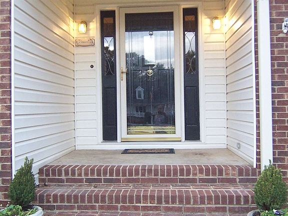 2nd image of 105 Baptistry Dr
