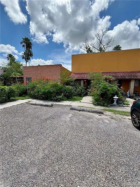 2 bed, 2.0 bath, 996 sqft, $1,300 — Photo 1