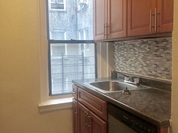 4th image of 1427 Taylor Ave APT 10
