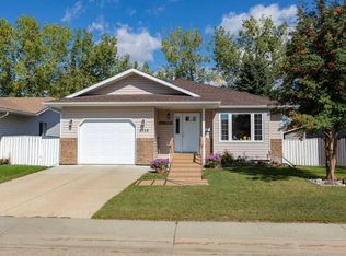4520 S 55th Ave, Lacombe, AB T4L1H2