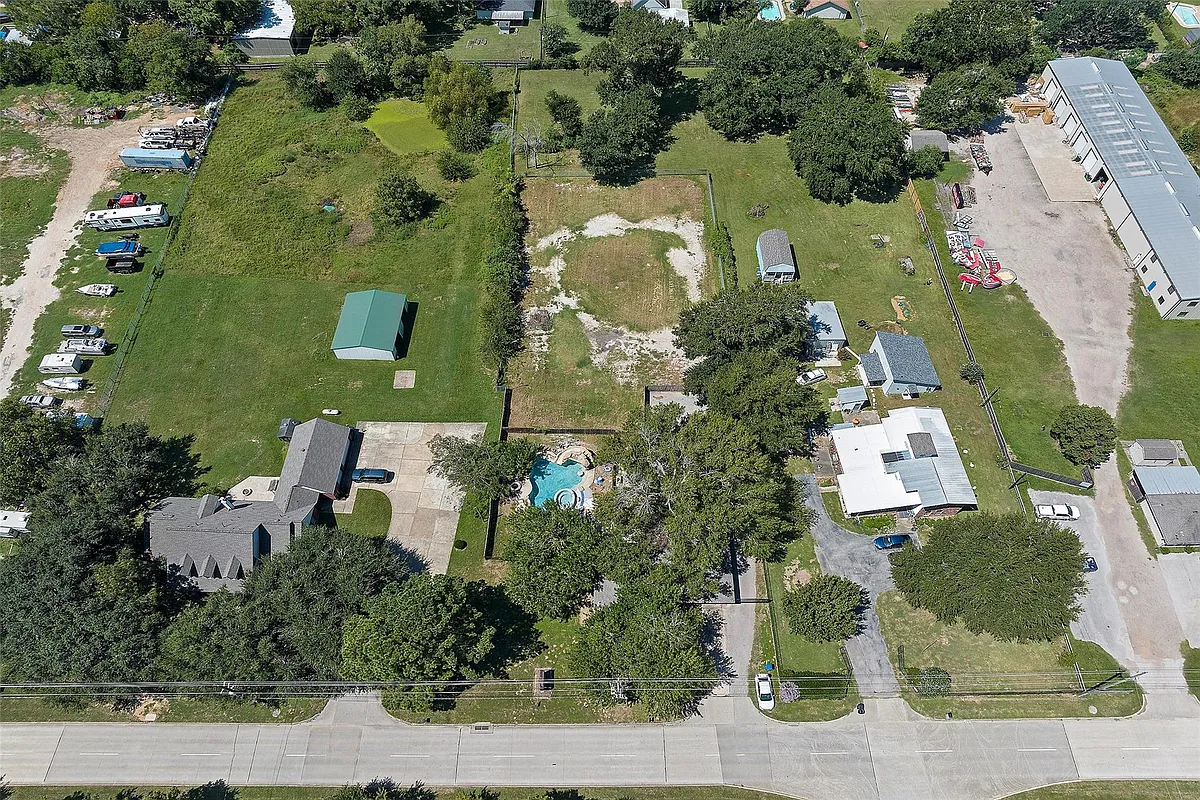 Building Photo - 15915 Mueschke Rd