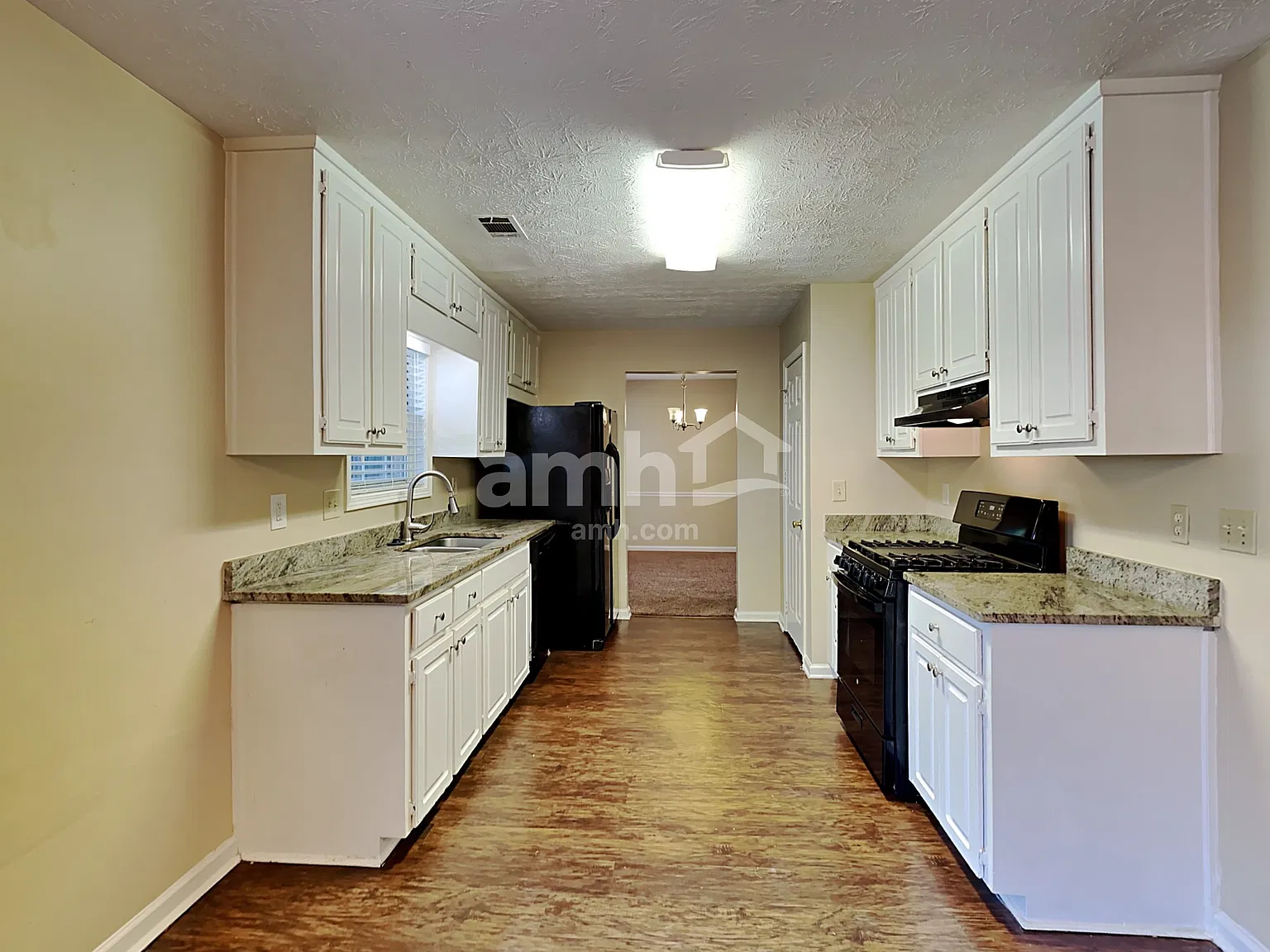 3 bed, 2.5 bath, 1706 sqft, $2,340 — Photo 3