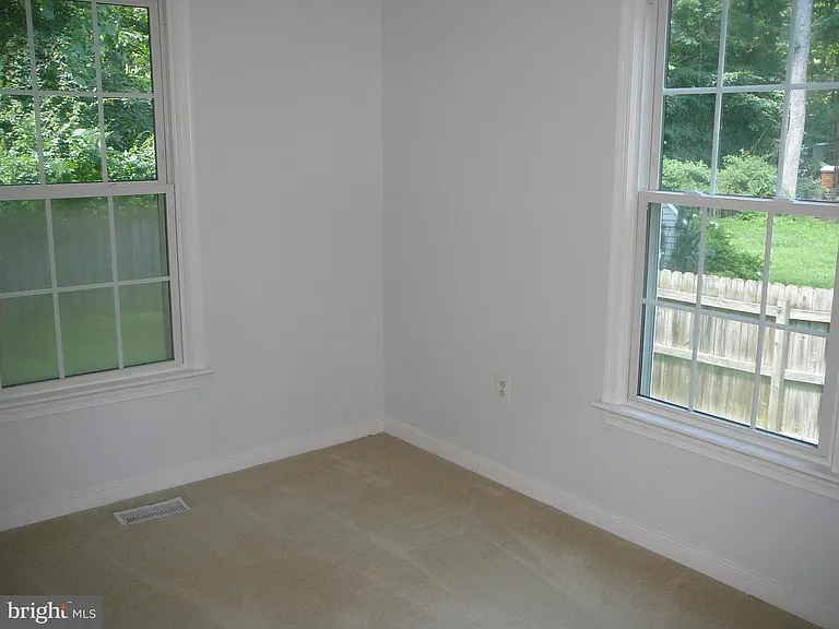 231 Vine Pl — Photo 20