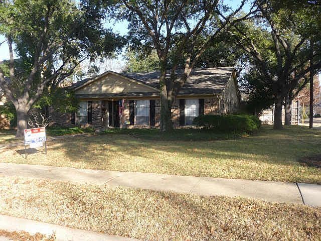 1st image of 421 Brook Glen Dr