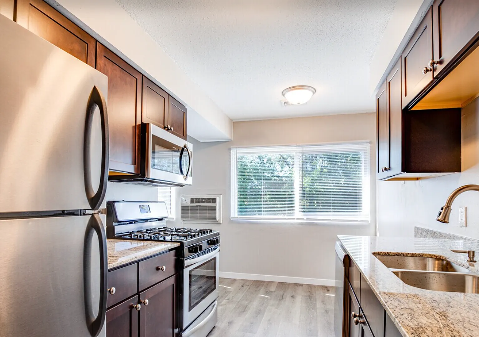 Riverwood 215 — Photo 2