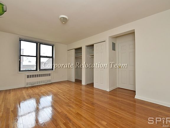 5th image of 3060 Crescent St APT 3J