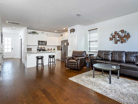 3rd image of 780 Cottage Park Dr