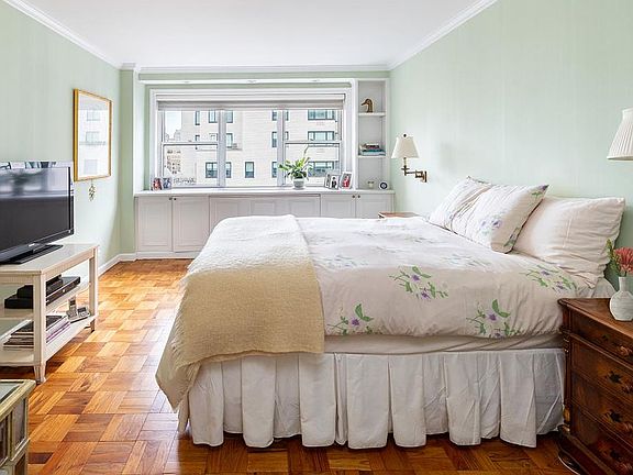 3rd image of 201 E 66th St APT 15N