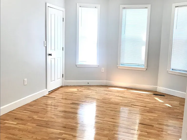 42 Moseley St #2 — Photo 4