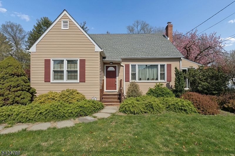 1st image of 9 Laurel Ave