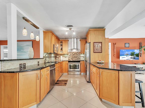 5th image of 220 NW 34th Street