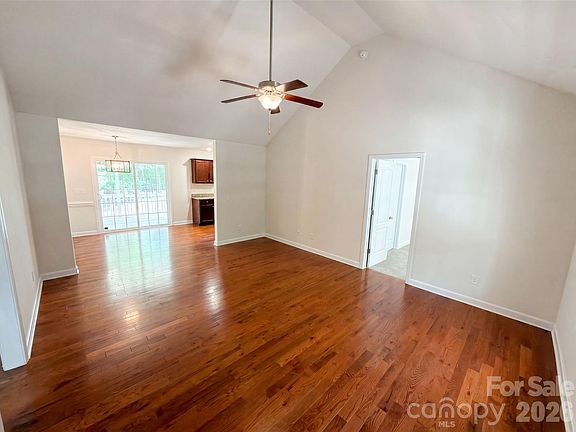 3rd image of 494 Hall Spencer Rd