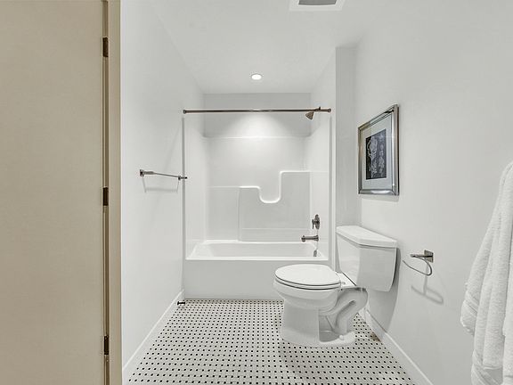 5th image of 115 W Galena Blvd #401