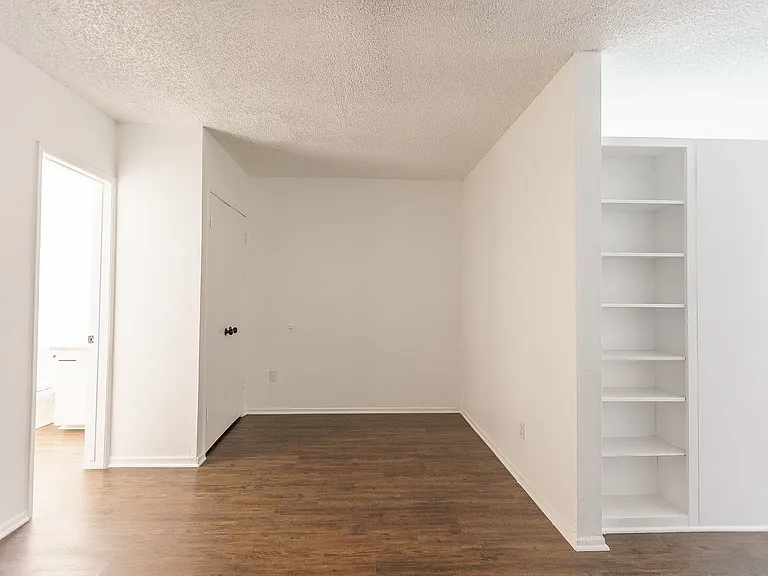 238 South Serrano Ave — Photo 16