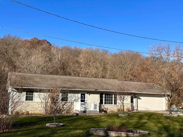 1305 College Dr, Decorah, IA 52101