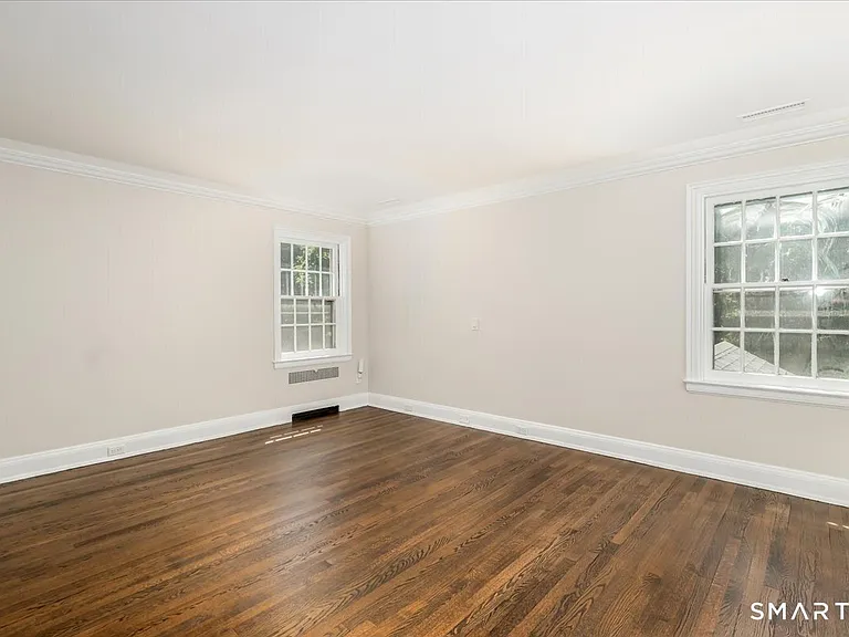 611 Westover Rd — Photo 27