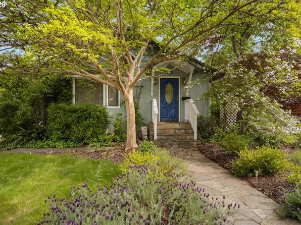 847 NW 5th St, Grants Pass, OR 97526