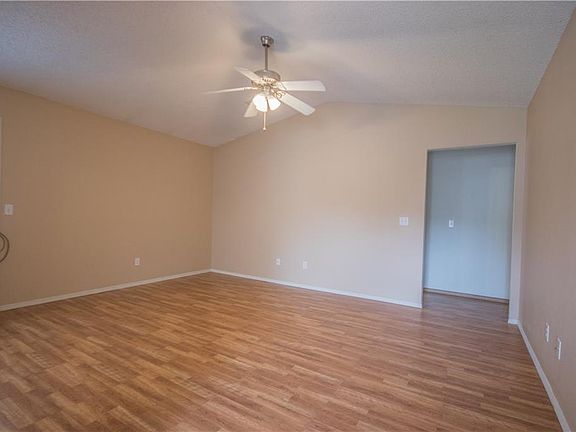 3rd image of 1210 Lo Mar St