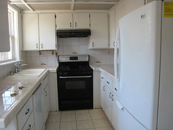 3rd image of 449 Menker Ave