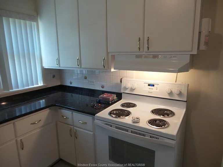 2163 College Ave — Photo 9