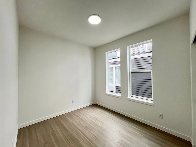 Greenwich Ave Apartments — Photo 40