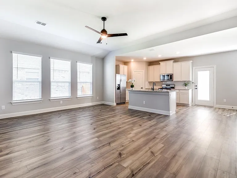 1009 Calhoun Dr — Photo 7