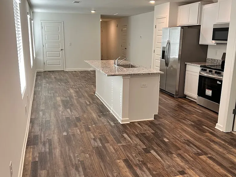 2491 Sky Dr — Photo 3