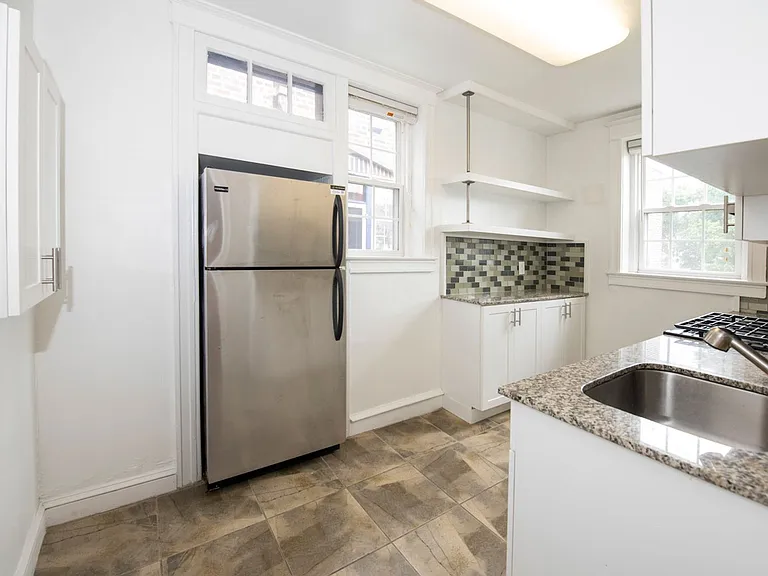 Upsal Gardens Apartments- Beautiful historical building with breathtaking charm! — Photo 16