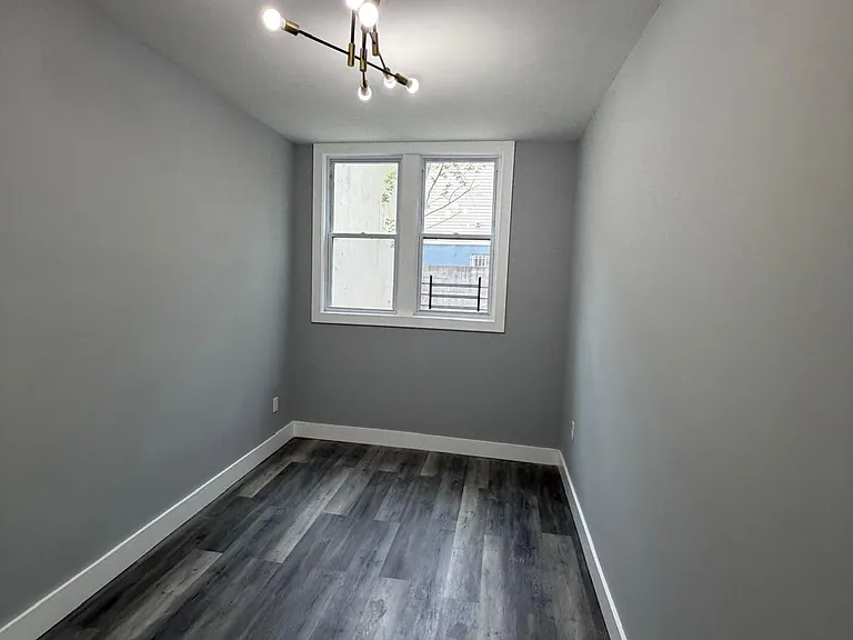 235 2nd St #2 — Photo 4