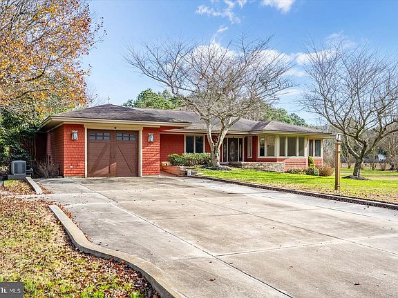 2nd image of 8814 Hunting Hound Rd